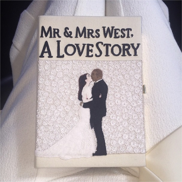 Kim Kardashian Carried a Clutch With Her RecordBreaking Instagrammed(01)